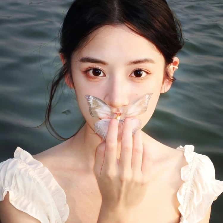 ins模糊氛围感高级小众真人女头 又好看又漂亮的微信头像_16