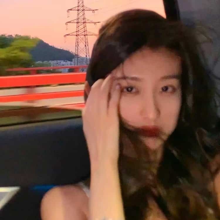ins模糊氛围感高级小众真人女头 又好看又漂亮的微信头像_20