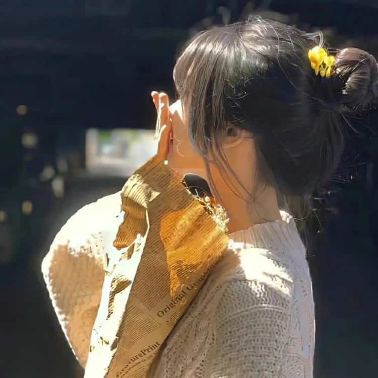 ins模糊氛围感高级小众真人女头 又好看又漂亮的微信头像_24