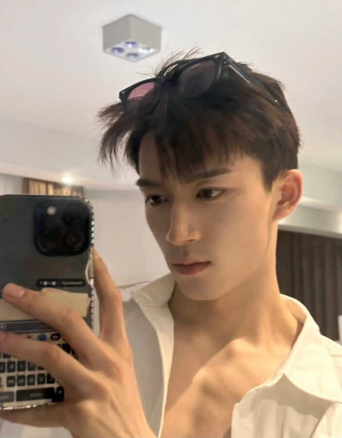 男明星王星越腹肌高清照片 家主仲溪午的好身材肌肉超棒！_1