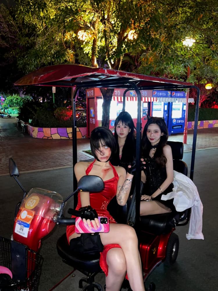 小姐姐万圣节COS生化危机艾达王_6