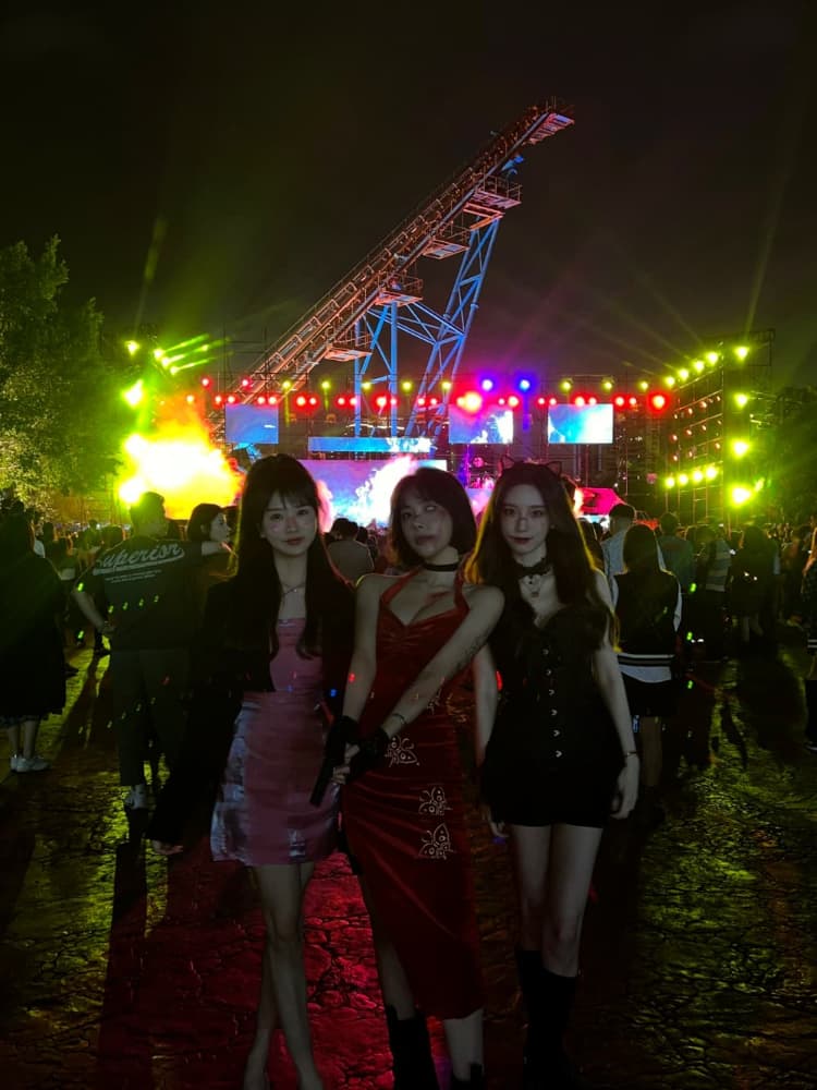 小姐姐万圣节COS生化危机艾达王_5