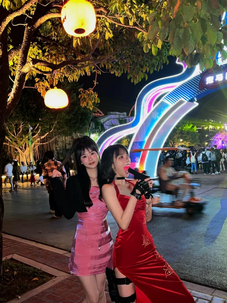 小姐姐万圣节COS生化危机艾达王_2