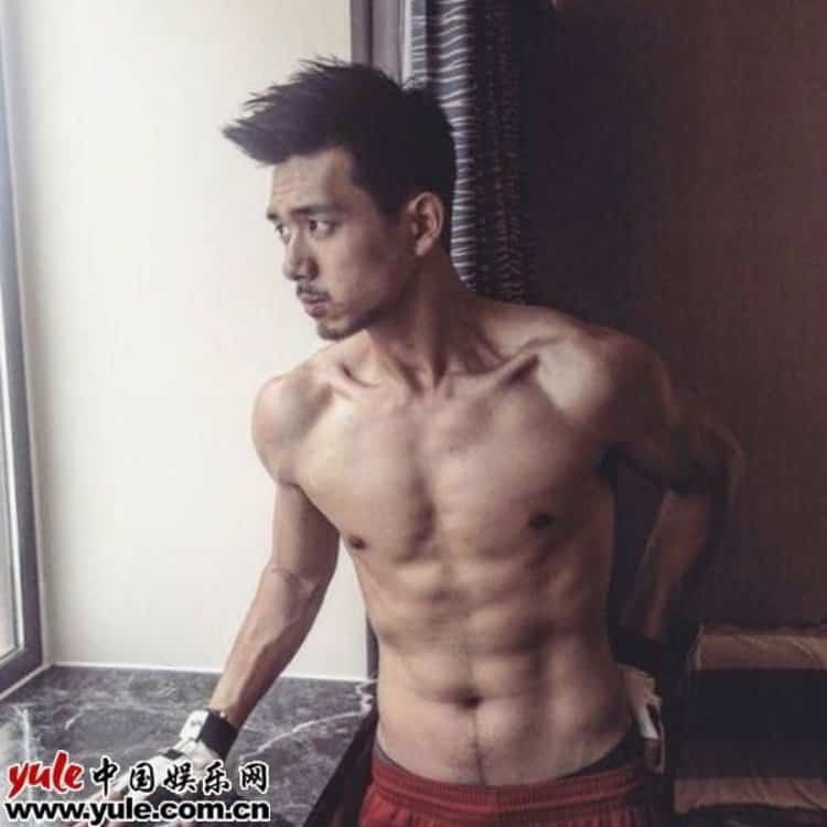 男明星身材肌肉照福利！李现腹肌超A痞帅风写真图_8