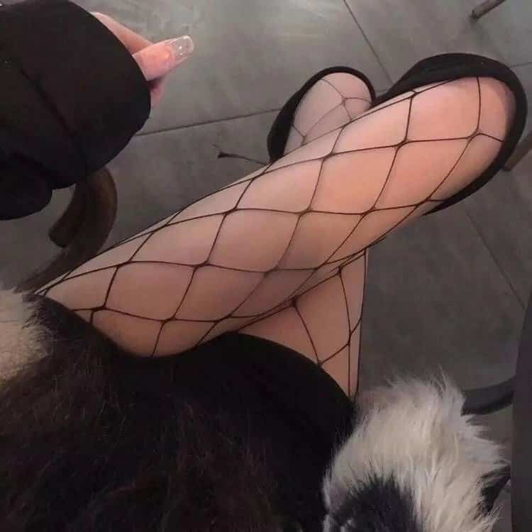 纯欲风下半部分真人部位头像 女生微信头像图_12