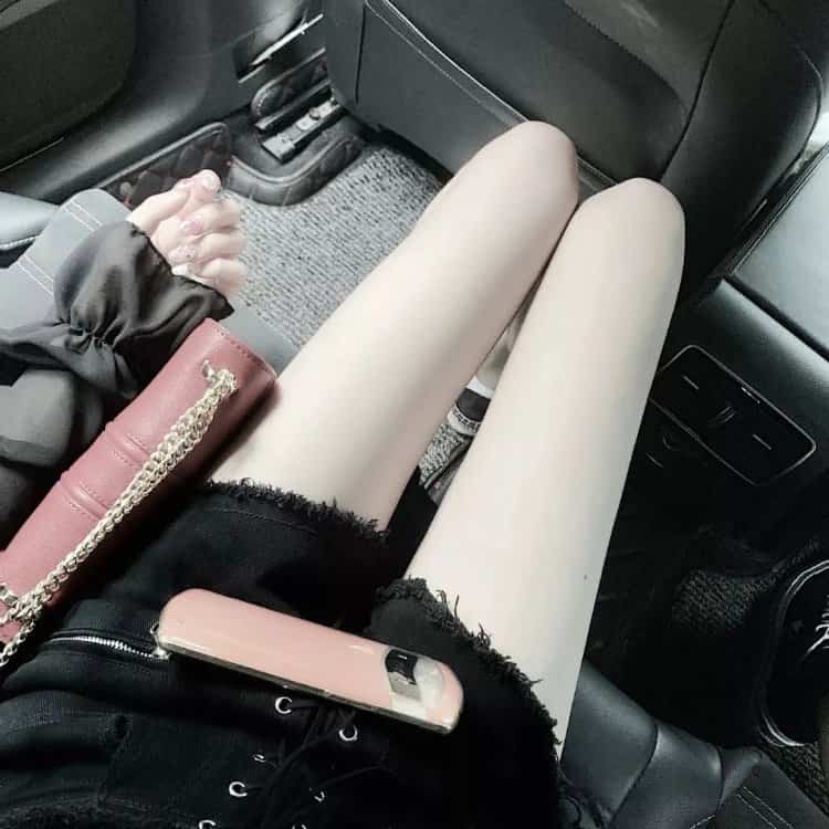 纯欲风下半部分真人部位头像 女生微信头像图_16