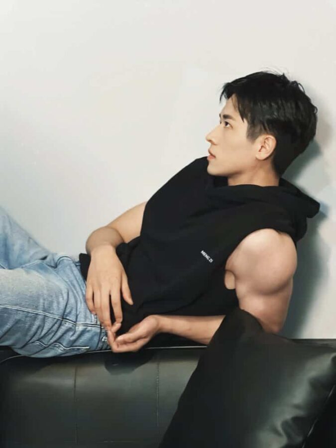 帅气男星丞磊肱二头肌高清图片 丞磊肌肉线条超美！_1