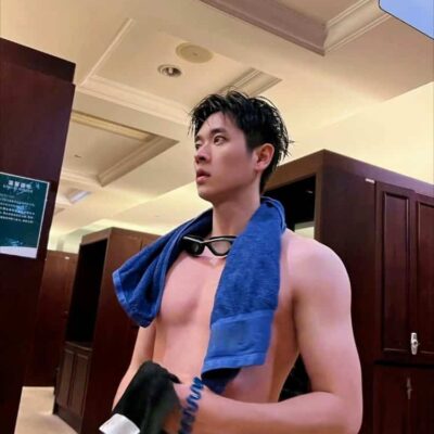 帅气男星丞磊肱二头肌高清图片 丞磊肌肉线条超美！