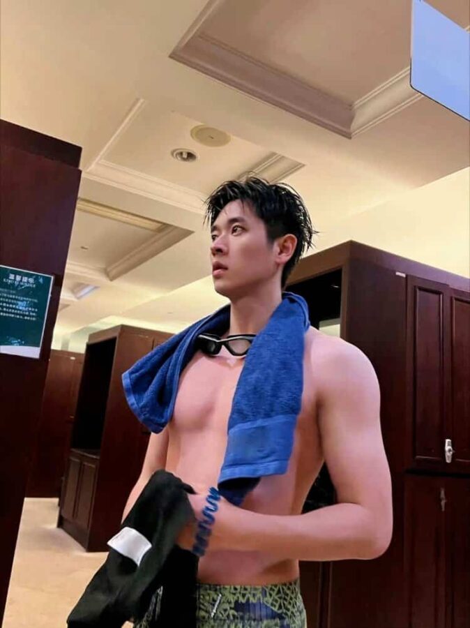 帅气男星丞磊肱二头肌高清图片 丞磊肌肉线条超美！_8