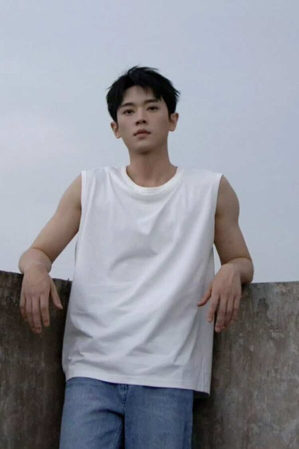 帅气男星丞磊肱二头肌高清图片 丞磊肌肉线条超美！_16
