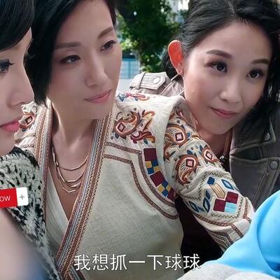 小男孩想抓一下球球电影《恭喜八婆》名场面