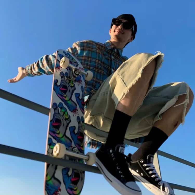 男生简单耐看微信头像 一眼就吸引人的阳光正能量男人专用头像_3