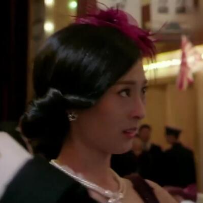 《伪装者》胡歌桌子上吻戏，明台牺牲色相给女特务