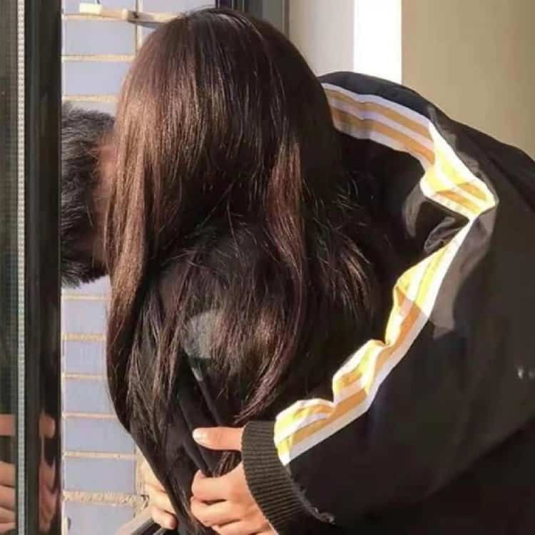 满满占有欲真人情侣头像 男女拥抱两人抱在一起情头_18