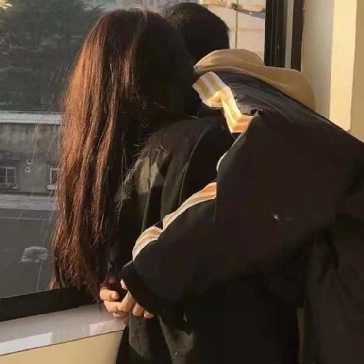 满满占有欲真人情侣头像 男女拥抱两人抱在一起情头_17
