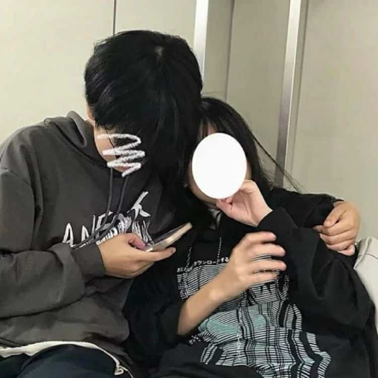 满满占有欲真人情侣头像 男女拥抱两人抱在一起情头_15