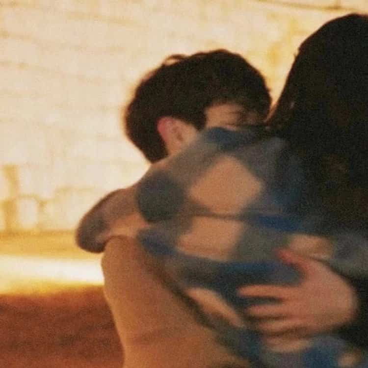 满满占有欲真人情侣头像 男女拥抱两人抱在一起情头_10
