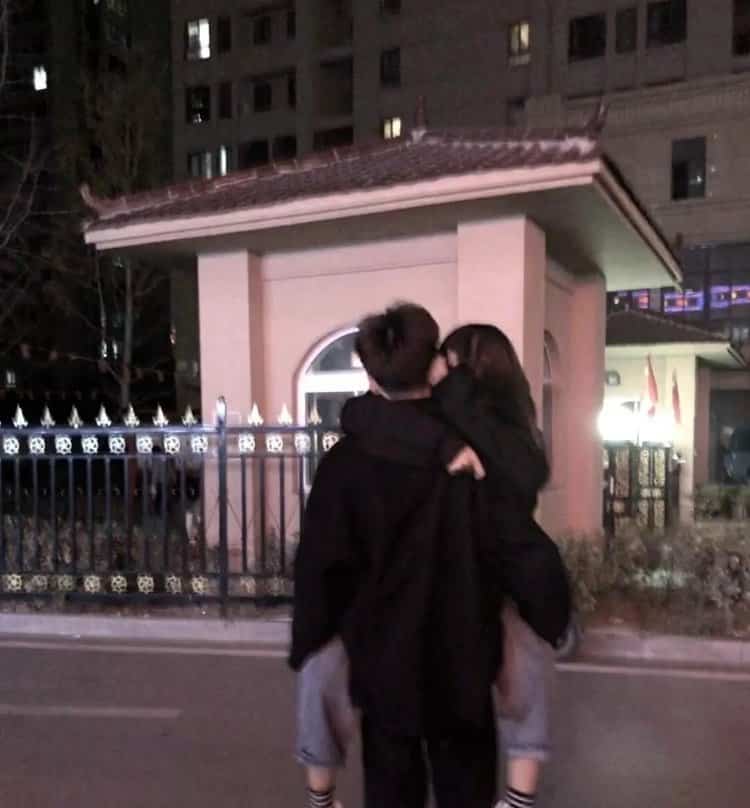 满满占有欲真人情侣头像 男女拥抱两人抱在一起情头_2