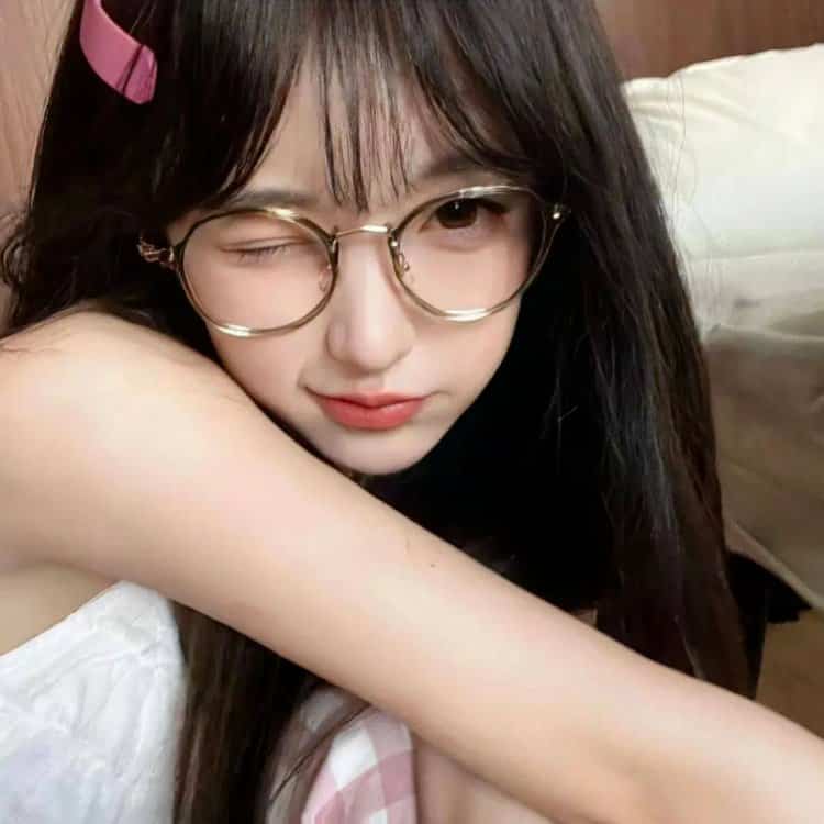 又纯又欲高颜值大眼睛女生头像 惹人心疼的可爱真人女头_12