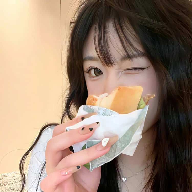 纯欲不露脸真人女生头像 漂亮好看的感性成熟女生挡脸头像_7