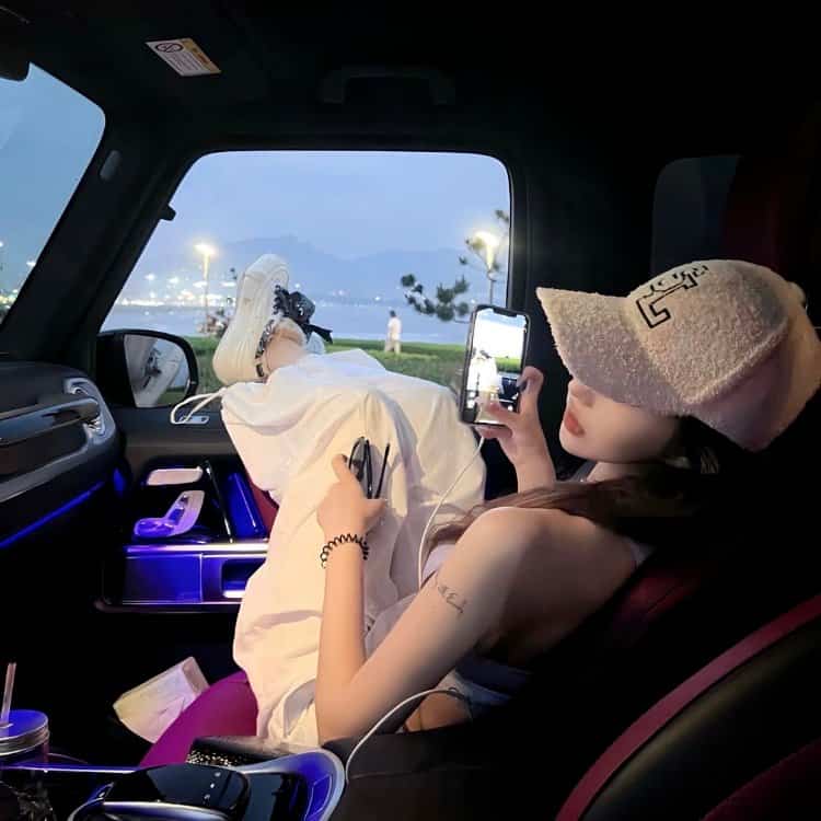 纯欲不露脸真人女生头像 漂亮好看的感性成熟女生挡脸头像_12