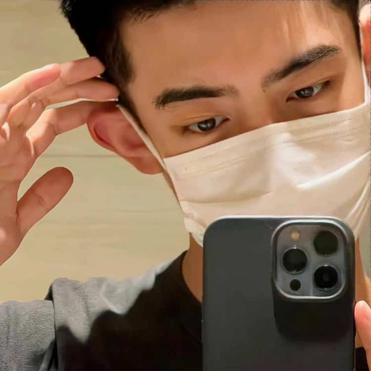 超A禁欲系手机控男生头像 孤独感高冷优质单身真人男头_11