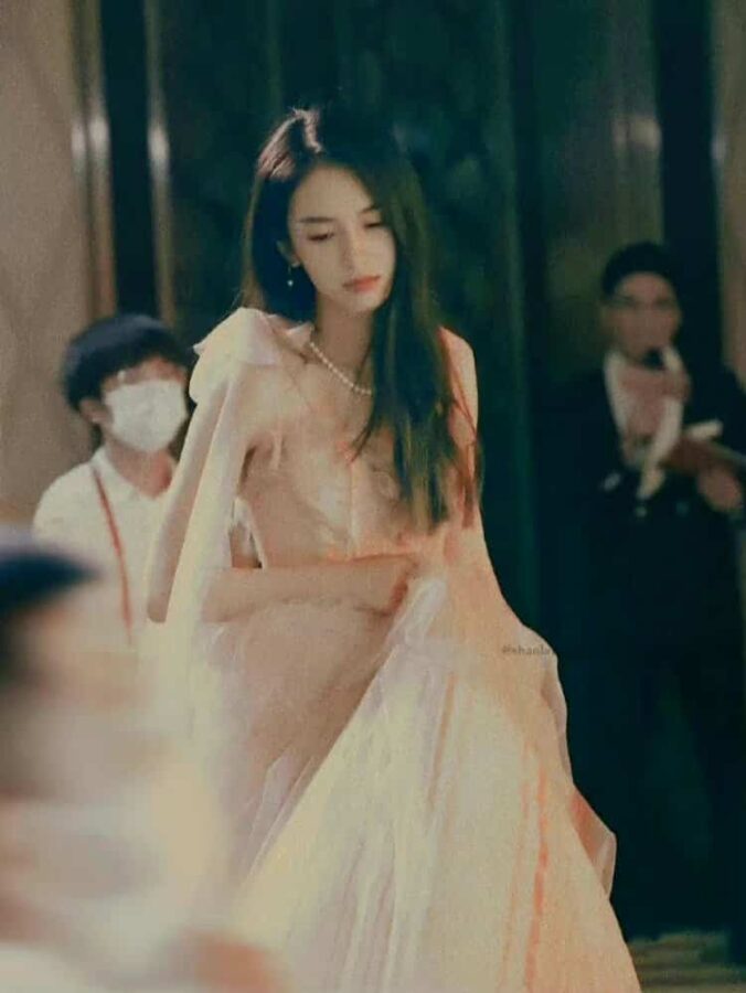 周也清冷感美艳冷脸千金微信头像 大小姐气场女头_1