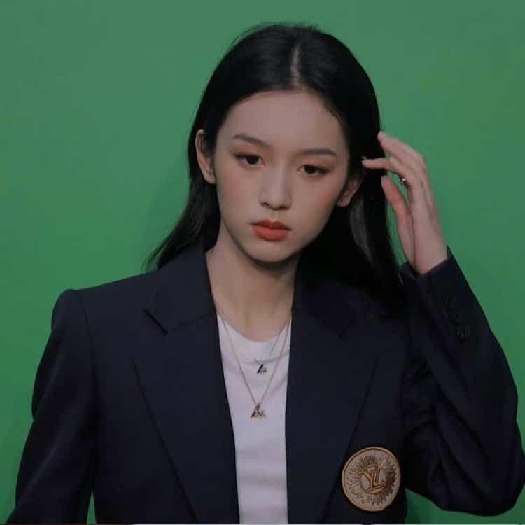 周也清冷感美艳冷脸千金微信头像 大小姐气场女头_2
