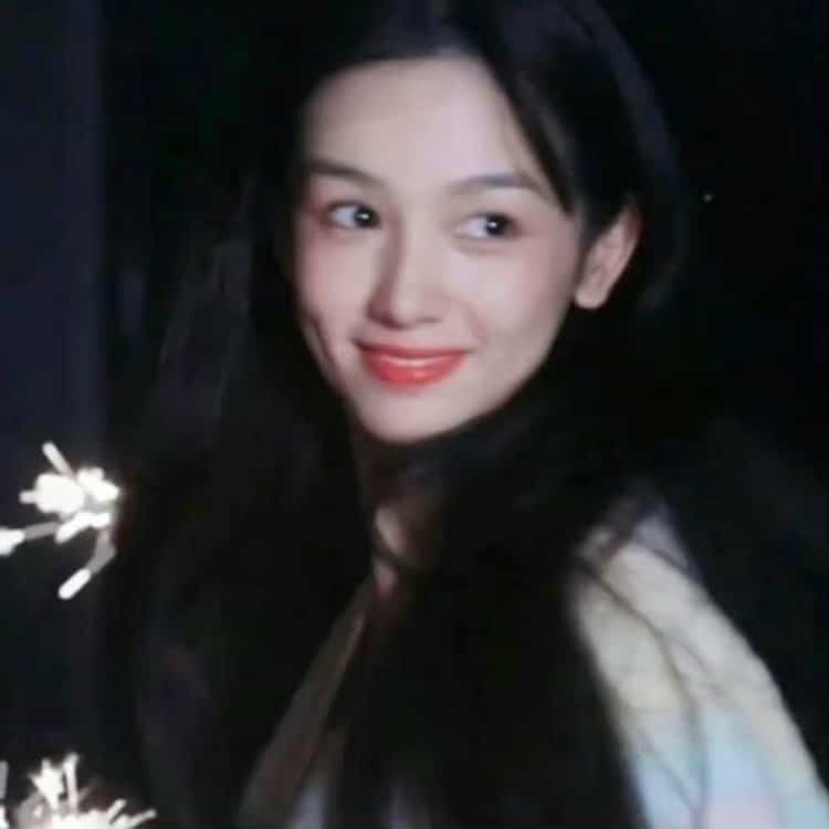 周也清冷感美艳冷脸千金微信头像 大小姐气场女头_4