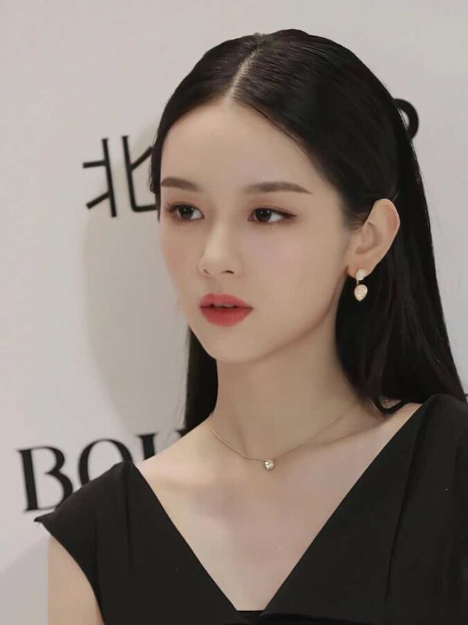 周也清冷感美艳冷脸千金微信头像 大小姐气场女头_15
