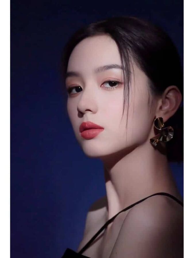 周也清冷感美艳冷脸千金微信头像 大小姐气场女头_16