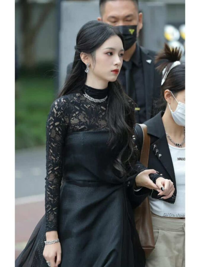 周也清冷感美艳冷脸千金微信头像 大小姐气场女头_17