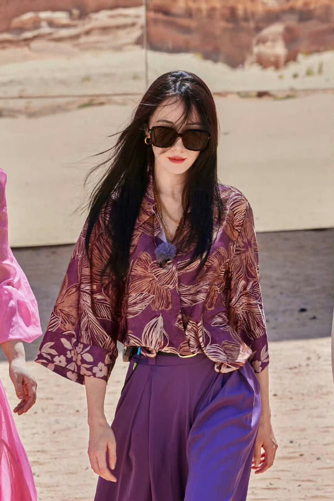 秦海璐拍的迪丽热巴,迪丽热巴大漠落日秦海璐随拍_2