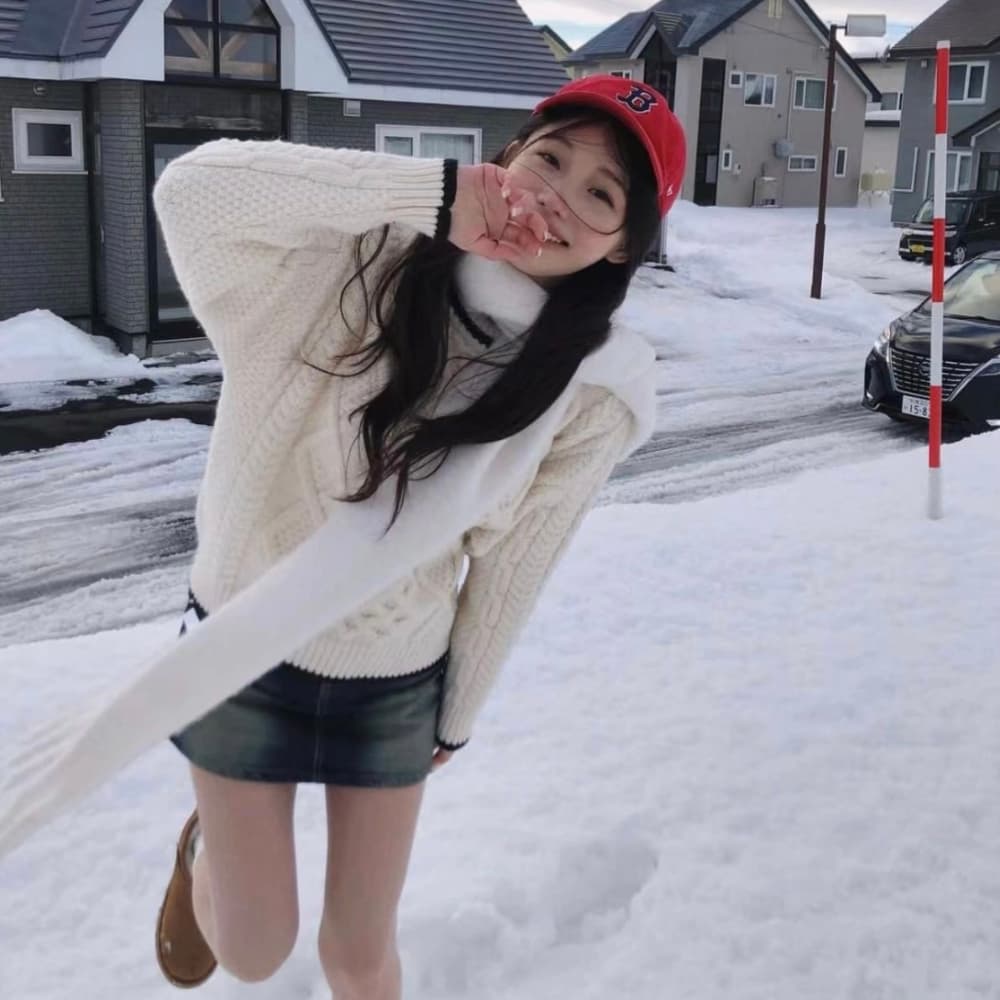 冬天下雪的唯美女生头像,雪景中的气质美女头像_5