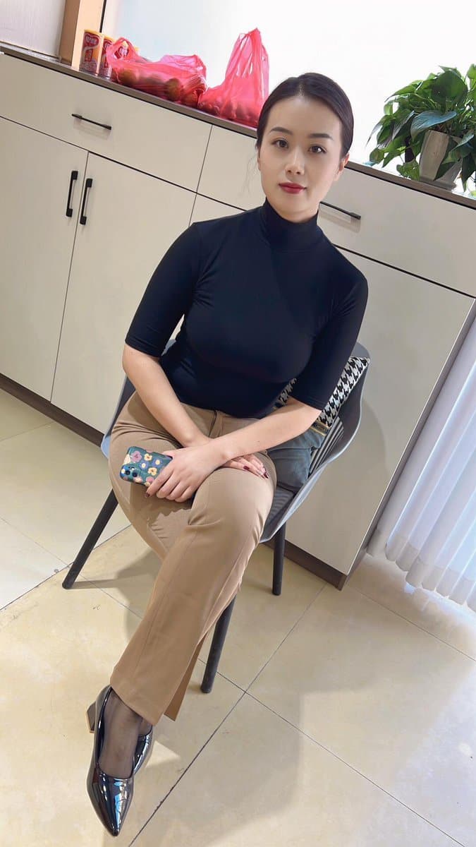 年纪轻轻极其稳重的女人，成熟有气质有韵味的女人图片_4
