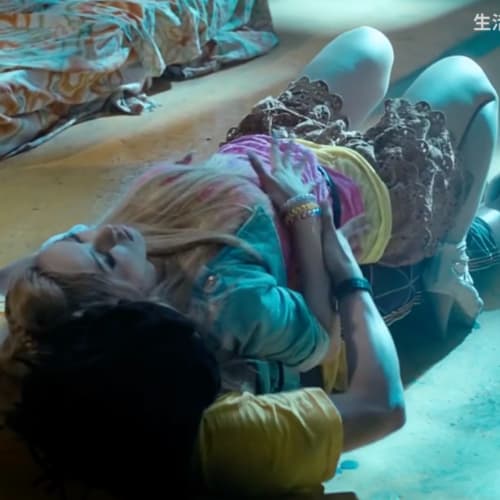 男子带着女子来到了废弃的楼房，幸得除魔师所救！