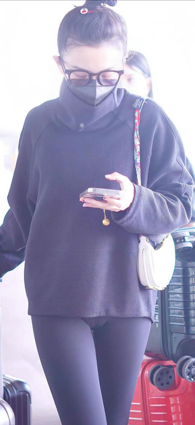 宋祖儿紧身裤缝隙户型图 机场抓拍生图_1