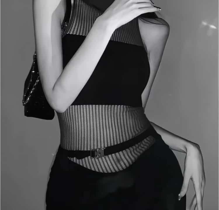 黑色系高冷性感女生部位头像 低调优质黑白真人女头_17