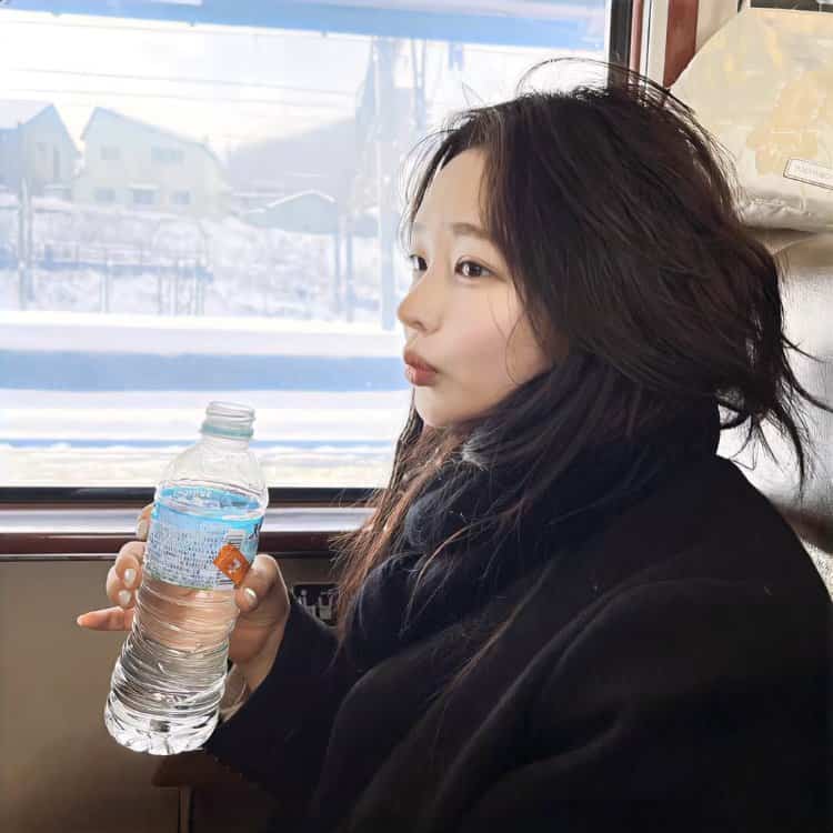 小众又惊艳的ins酷girl风女生头像 简单干净好看的真人头像_6