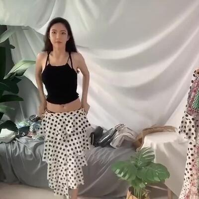 女生试裙子全过程，告诉你女生裙子里面到底穿了啥,长啥样?