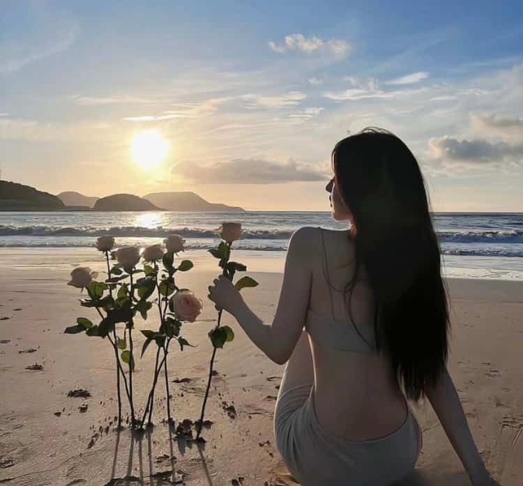 唯美浪漫海边女生背影真人头像图 面朝大海氛围感女生头像_9