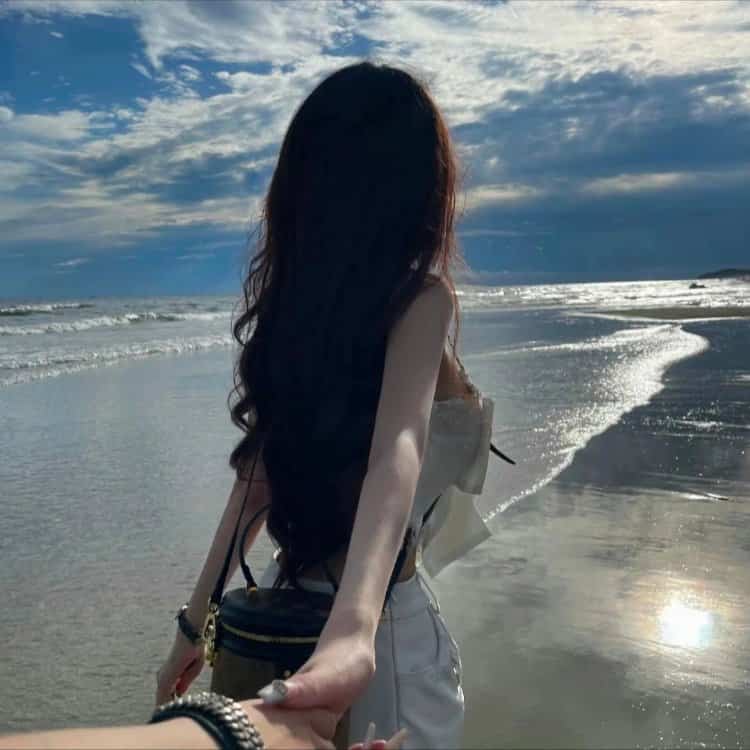 唯美浪漫海边女生背影真人头像图 面朝大海氛围感女生头像_12