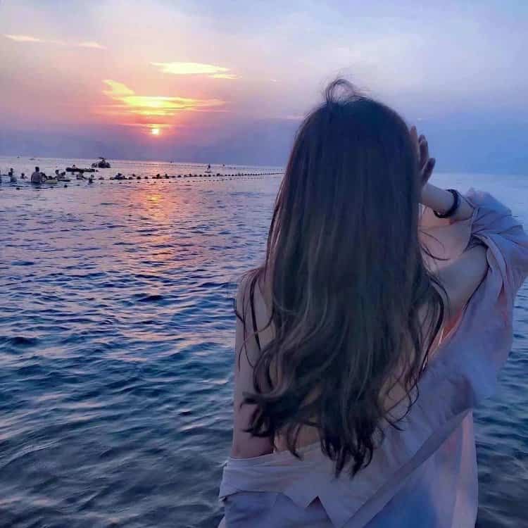 唯美浪漫海边女生背影真人头像图 面朝大海氛围感女生头像_13