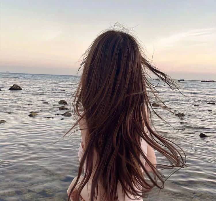 唯美浪漫海边女生背影真人头像图 面朝大海氛围感女生头像_14