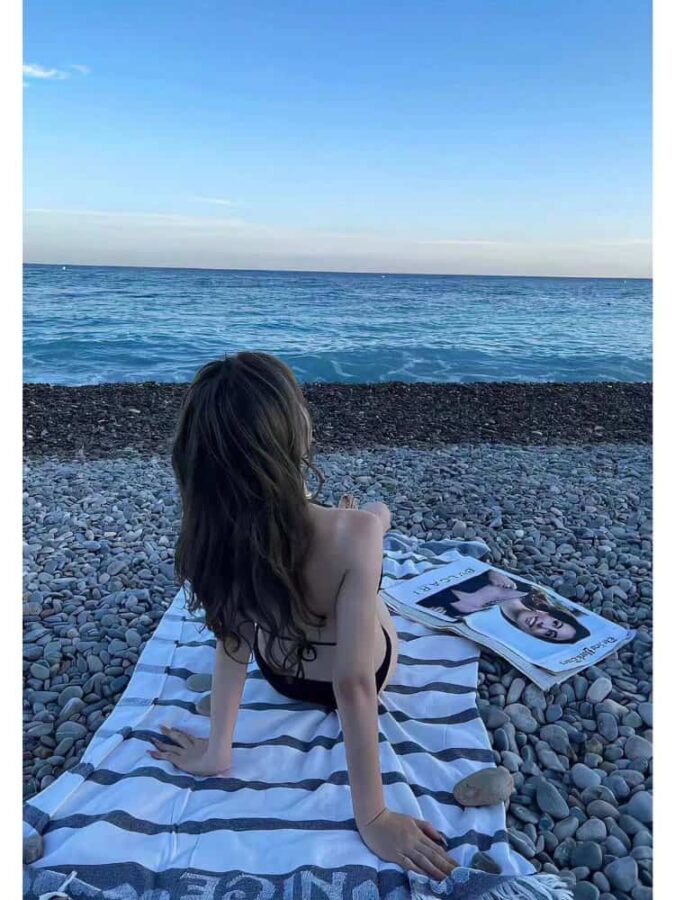 唯美浪漫海边女生背影真人头像图 面朝大海氛围感女生头像_15