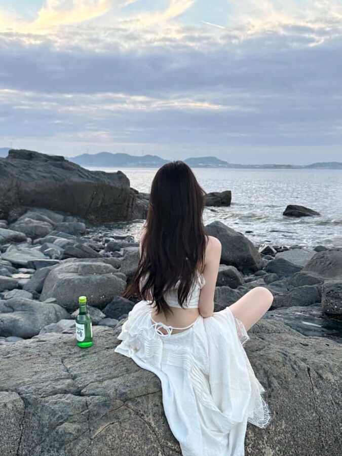 唯美浪漫海边女生背影真人头像图 面朝大海氛围感女生头像_16