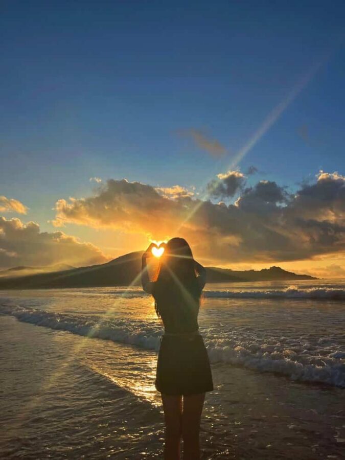 唯美浪漫海边女生背影真人头像图 面朝大海氛围感女生头像_18