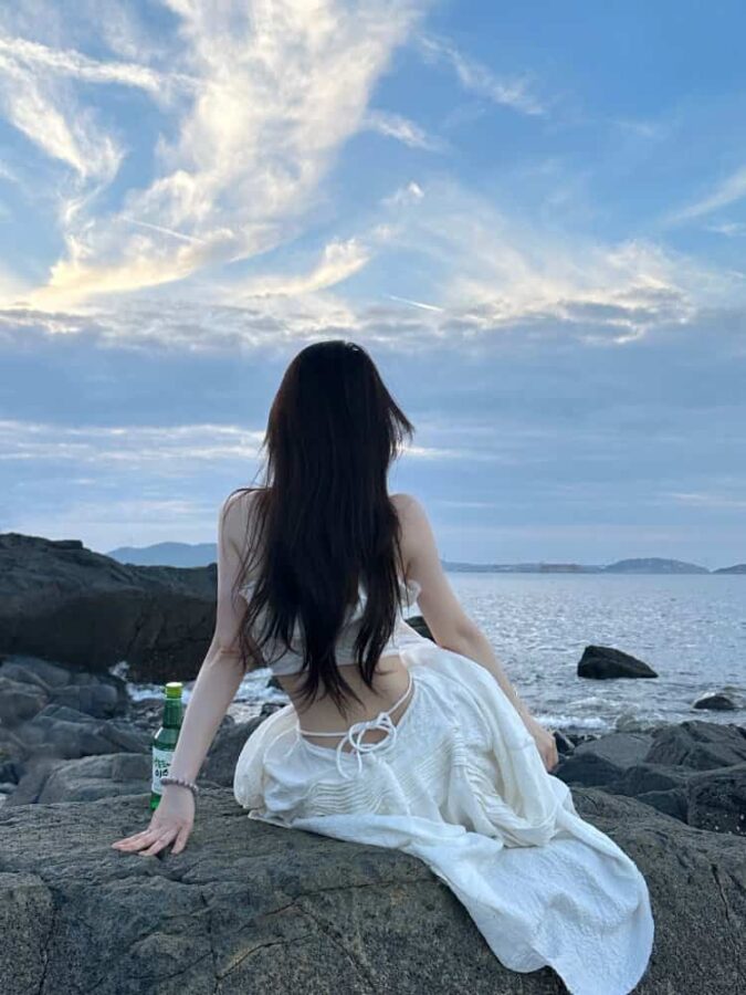 唯美浪漫海边女生背影真人头像图 面朝大海氛围感女生头像_20