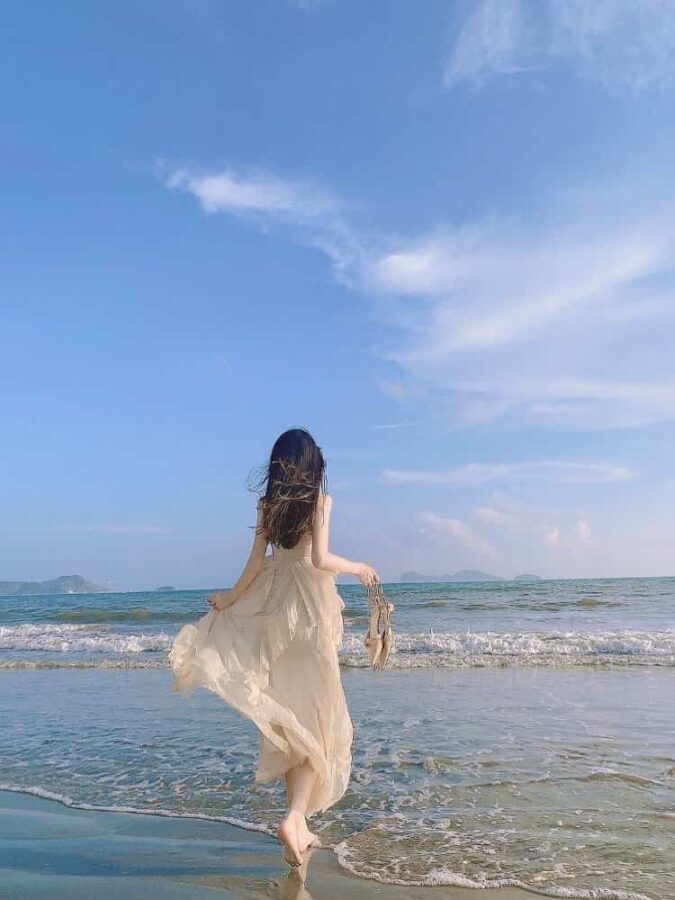 唯美浪漫海边女生背影真人头像图 面朝大海氛围感女生头像_21