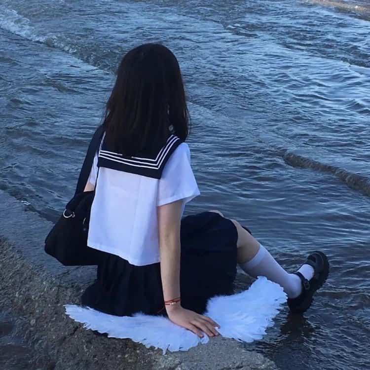 唯美浪漫海边女生背影真人头像图 面朝大海氛围感女生头像_1